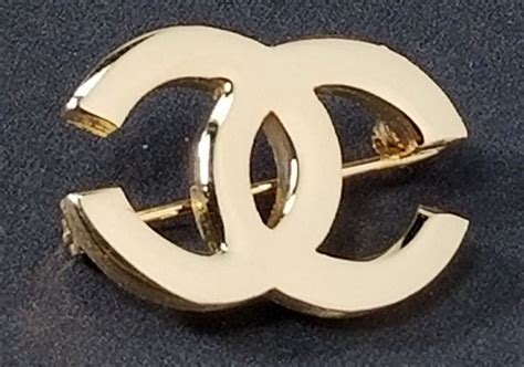 chanel brooches por homme|chanel jacket brooch.